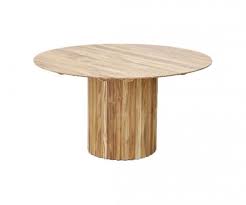 Cette table design possède un pied central en métal blanc évasé sur le bas pour lui conférer une meilleure assise. Table Ronde Marbre Metal Et Bois A Manger Ou Basse Meubles Et Design