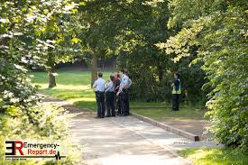 Das landschaftsschutzgebiet selikumer park beinhaltet auf ca. 22 06 2019 Neuss Reuschenberg Feuerwehreinsatz Baume Von Eichenprozessionsspinner Befallen Stadt Sperrt Kompletten Sudpark Emergency Report De