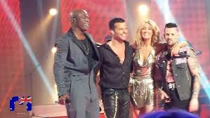 Kini, mereka pun berbagi ciuman di red carpet, red carpet. The Voice Australia 2013 Seal Ricky Delta Goodrem Joel Madden Ricky Martin Joel Madden The Voice