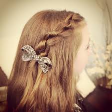 This is one of those hairstyles you would never have thought of yourself, but once you learn how to do this braid, you will wear this hair style all the time. Knotted Pullback Easy Hairstyles Cute Girls Hairstyles