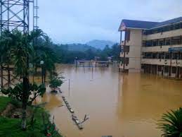 .banjir buruk pada 2014 di kelantan.menteri besar, datuk ahmad yakob percaya aktiviti penerokaan haram sememangnya berlaku memandangkan pihaknya tidak penerokaan tanah dan hutan secara tidak terkawal di zon penampan diakui menjadi punca berlakunya banjir buruk pada 2014 di kelantan. Kronologi Banjir Kelantan 2014 Malaypopo