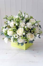 101 Flower Arrangement Tips Tricks Ideas For Beginners Momtastic White Flower Arrangements Flower Arrangements Flower Centerpieces