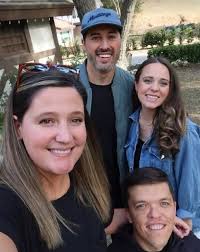 Anna Johnston Goes Live, Has 'Slobber Session' With Man At Bar—  (𝖣𝖾𝗍𝖺𝗂𝗅 𝖢𝗁𝖾𝖼𝗄 𝖡𝖾𝗅𝗈𝗐)