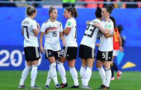 W9 diffusait en direct la rencontre amicale, qui s'est soldée par. Coupe Du Monde Feminine L Allemagne Gagne Encore Mais N Impressionne Toujours Pas