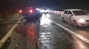 În urma accidentului, un copil în vârstă de aproape 2 ani, aflat în mașină, a fost singura victimă. Beat Si Fara Permis Un Barbat S A Rasturnat Cu Masina Pe Autostrada Soarelui A Fost Arestat Preventiv Mobile