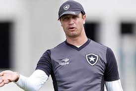 Felipe de oliveira conceição (born 9 july 1979), known as felipe conceição, is a brazilian professional football coach and former player who is the current coach of cruzeiro. Novo Treinador Felipe Conceicao Promete Performance E Crescimento No Bota Diario De Goias