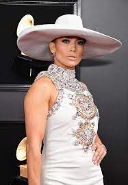 Jennifer Lopez Hits Grammy Red Carpet 2019 In Dramatic Look