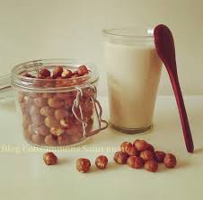 Tuto Comment Fabriquer Son Lait Vegetal Maison A Petit Prix En 5 Minutes Lait D Amande Noisette Coco Soja Riz Avoine Consommons Sainement