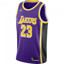 The new lakers jersey features a return to purple numbers with a while block shadow plus a traditional rounded neckline. La Lakers Basket4ballers