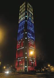 Fue levantada con 17.000 metros. Torre Colpatria Se Ilumina Para Reconocer A Los Mas Valientes Areacucuta Com