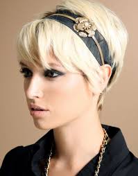 You might think that long hair is easier to find the right hairstyle than short hair, but that's often not the case. 59 Ideas For How To Wear Headbands With Short Hair Colour