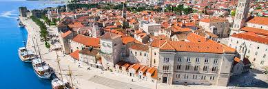 Od književnika, glazbenika, slikara, kipara, arhitekata, znanstvenika, filozofa i ratnika. Trogir Apartments Tonina Excellent Apartments Trogir Dalmatia Croatia