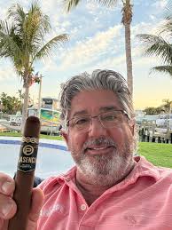 Night falls over the ocean😍