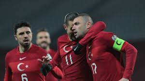 Die türkei ist mit zwei niederlagen in die europameisterschaft gestartet. Em 2021 Lille Trio Bei Der Turkei Gegen Italien Im Fokus