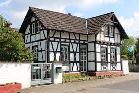 Erleben sie eine raumaufteilung, die in punkto wohnkomfort, variabilität und zweckmäßigkeit keine wünsche offen lässt. Startseite Eifelhaus Immobilien