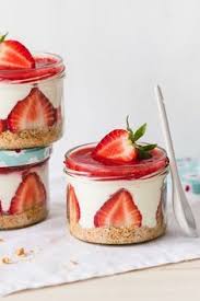 Erdbeer Butterkeks Dessert Einfaches Fruhlings Dessert Im Glas Die Besten Backrezepte Mit Gelinggarantie Rezept Dessert Rezepte Einfach Butterkekse Dessert Schnell