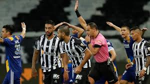 Sustantivo de género exclusivamente femenino, que lleva los esa mujer tiene una boca preciosa de labios sensuales y dientes blancos. Boca Juniors Players Clash With Brazilian Police After Copa Libertadores Defeat To Atletico Mineiro Football News Sky Sports