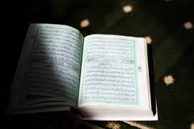Nama surat, susunan ayatnya dan batasannya sudah menjadi ketentuan yang ditetapkan dan diajarkan jadi al quran ini juga sebagai peringatan bagi semua umat manusia agar tunduk kepada perintah allh. Nama Nama Lain Bagi Al Quran Yang Kita Perlu Ketahui