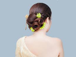 3 kinds of bun hairstyles included. 9 Easy And Cute Bun Hairstyles For Long Hair Styles At Life