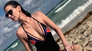 The former competitive dancer studied art and was soon able to design dresses for dance champions. Takhle To Slusi V Plavkach Vubec Prvni Vitezce Ceske Miss I Po Ctrnacti Letech Ma Rozhodne Co Ukazat Super Cz
