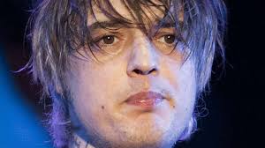 Pete doherty is one of the popular english musicians. Pausbacken Und Bart So Gesund Sieht Pete Doherty Heute Aus Promiflash De