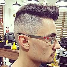 Selain pilihan potongan rambut yang kece, pria biasanya menggunakan pomade untuk menata rambutnya agar terkesan lebih rapi. Potongan Rambut Lelaki Bergaya Dan Gaya Rambut Untuk Lelaki 2020 2021 Gambar Nama Potongan Rambut Lelaki Fesyen 2021