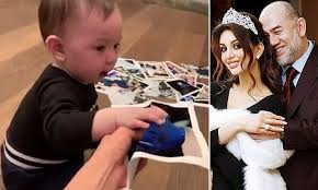 Oksana voevodina menyandang gelar sebagai miss moscow 2015 saat usianya baru menginjak 22 tahun. Russian Beauty S Divorce Battle With Abdicated Malaysian King Worsens With New Video Daily Mail Online