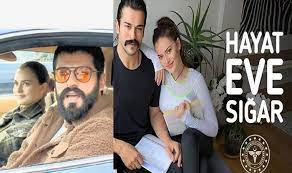 Fahriye evcen 'le araları bozuk olduğu için ödül gecesine tek başına katıldığı konuşulan burak özçivit , eşini soranlara fahriye'nin işleri var. Hayat Eve Sigar Diyen Fahriye Evcen Ve Burak Ozcivit Milyonluk Ferrari Ile Gezintide