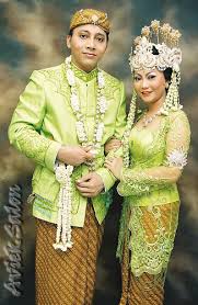 Selain itu, ada pakaian khas dari suku madura yakni baju pesa'an. Model Pakaian Adat Jawa Barat Dan Jawa Timur Fashion Tren