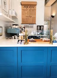 Breakfast, smoothies, baked goods, sandwiches, soups, salads and a variety of prepared foods await you. Blue Sparrow Coffee H Kay