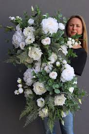 Kompozycje Ze Sztucznych Kwiatow Flower Arrangements Funeral Flowers Grave Decorations