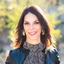 Mary Boote's Instagram, Twitter & Facebook