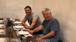 Born 28 july 1974) is a greek politician serving as leader of the official opposition since 2019. Ale3hs Tsipras Nees Fwtografies Apo Tis Diakopes Sta Koyfonhsia