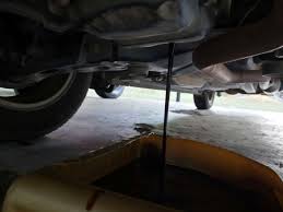 Gulingkan sebuah lemon di permukaan meja yang bersih dengan sedikit tekanan dari tangan anda selama beberapa detik, untuk memudahkan air lemon terlepas dari membran di dalamnya. Tutorial Cara Servis Kereta Myvi Dengan Mudah Kinongaraj