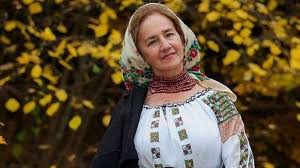 She graduated from suceava school of popular arts and in 1959 she won a competition to join the same city's ciprian porumbescu ensemble of song and dance. Sofia Vicoveanca Frumos Este Ceea Ce Lasi In UrmÄƒ PÄƒrinÈ›ii Mei Au Fost InstÄƒriÈ›i Acolo La CernÄƒuÈ›i Au Avut PrÄƒvÄƒlie Case Vite Cai Dar Aici Nu Mai Aveam Nimic È™tiri Din