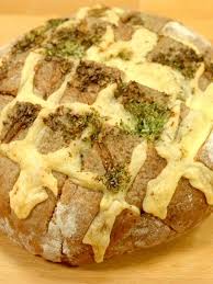 Gefulltes Brot Mit Kase Das Rezept Zum Schnellen Partybrot Wunderweib Partybrot Rezepte Brot Mit Kase Partybrot