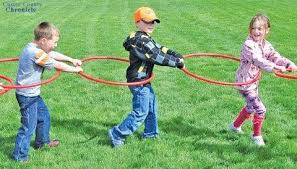 Patinar y andar en bicicleta. Pin De Hankawaw En Motricita Prassie Giochi Juegos De Ninos Infantiles Juegos Para Preescolar Juegos Para Ninos Al Aire Libre
