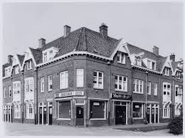 I hotel gelegen in amsterdam noord vlakbij het centraal station. Snackbar Het Smikkelhoekje Hoek Meeuwenlaan Ganzenweg Amsterdam Gebouwen