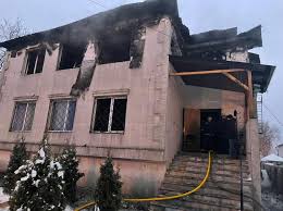 При пожаре в двухэтажном жилом доме по улице нижняя гиивська, 150б, переоборудованном в дом престарелых в харькове, погибли 15 человек, еще пятеро пострадали. Lubmwizc1euidm