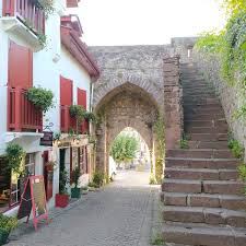 This hotel features a traditional tearoom and comfortable accommodation. Saint Jean Pied De Port