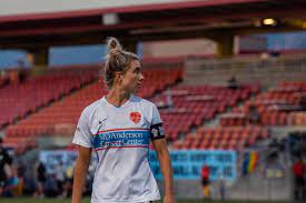 Sam attended ucla and plays for the north carolina courage. At Peace With The Past Kristie Mewis Feels Better Than Ever And It Shows Equalizer Soccer