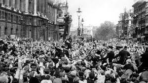 The pact agreed a ceasefire on the british fronts in north west germany, denmark and holland as from 8am on may 5. Grossbritannien Erinnert An Das Kriegsende Vor 70 Jahren