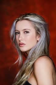 Emily Romans's Instagram, Twitter & Facebook