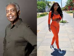 Gilberto gil sobe ao palco da praia de iracema no domingo de carnaval — foto: Ano Novo De Copacabana Tem Gilberto Gil E Ludmilla Entre As Atracoes Musicais