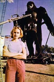 King kong represents a significant visual upgrade over the original, but falls short of its classic predecessor in virtually every other respect. Twitter King Kong Movie Jessica Lange King Kong Jessica Lange