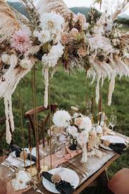 Maybe you would like to learn more about one of these? NuntÄƒ Pampas Grass È™edinÈ›Äƒ Foto InspiraÈ›ionalÄƒ Papira Wedding Floral Centerpieces Flower Centerpieces Wedding Boho Wedding Decorations