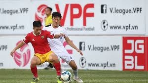 Xuân trường và vợ cười tươi roi rói trong lễ ăn hỏi sáng ngày 9/4. Xuan TrÆ°á»ng TÄƒng Sá»©c Sá»'ng Cho Hoang Anh Gia Lai Baotintuc Vn