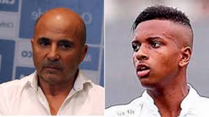 El técnico de la albiceleste tiene una nueva disyuntiva, aparece un nuevo talento local y compite por quitarle su lugar. Cortocircuito En El Santos Entre Una Promesa Del Equipo Y Jorge Sampaoli Le Dare Dolor De Cabeza Infobae