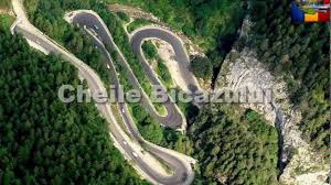 Formate in milioane de ani, in urma eroziunii stancilor de granit de catre apele involburate ale raului cu acelasi nume, cheile bicazului sunt poarta de trecere intre regiunile transilvania si moldova. Cheile Bicazului O Minune A Naturii Romani FiÈ›i Mandri