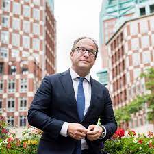 Wouter koolmees (1977) wordt in politiek den haag erkend als financiële bolleboos. Minister Koolmees Van Sociale Zaken Dit Is Geen Gezonde Baan De Volkskrant